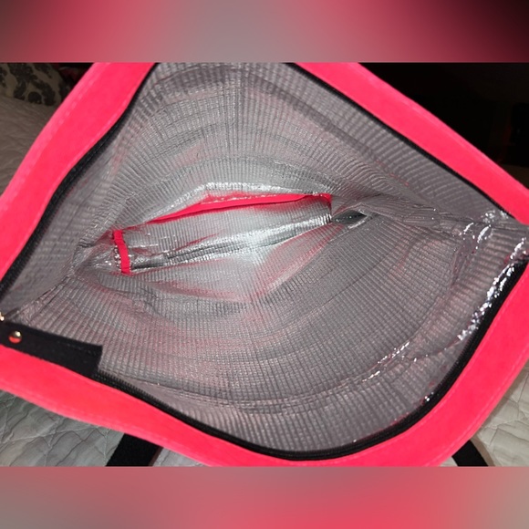 🩷NWOT VICTORIAS SECRET COOLER BAG🩷 - Picture 3 of 4
